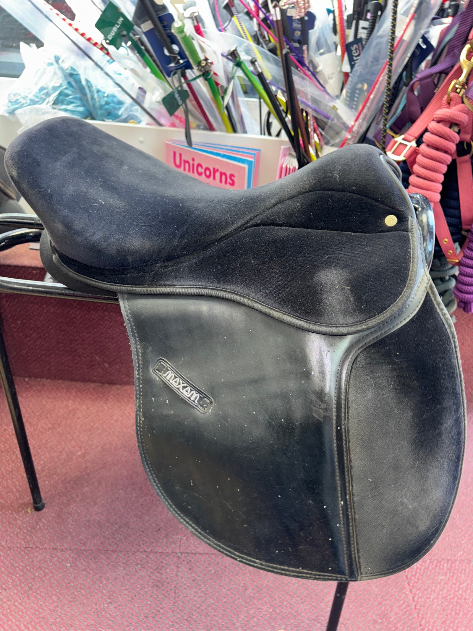 Maxam 17” Wide Saddle D