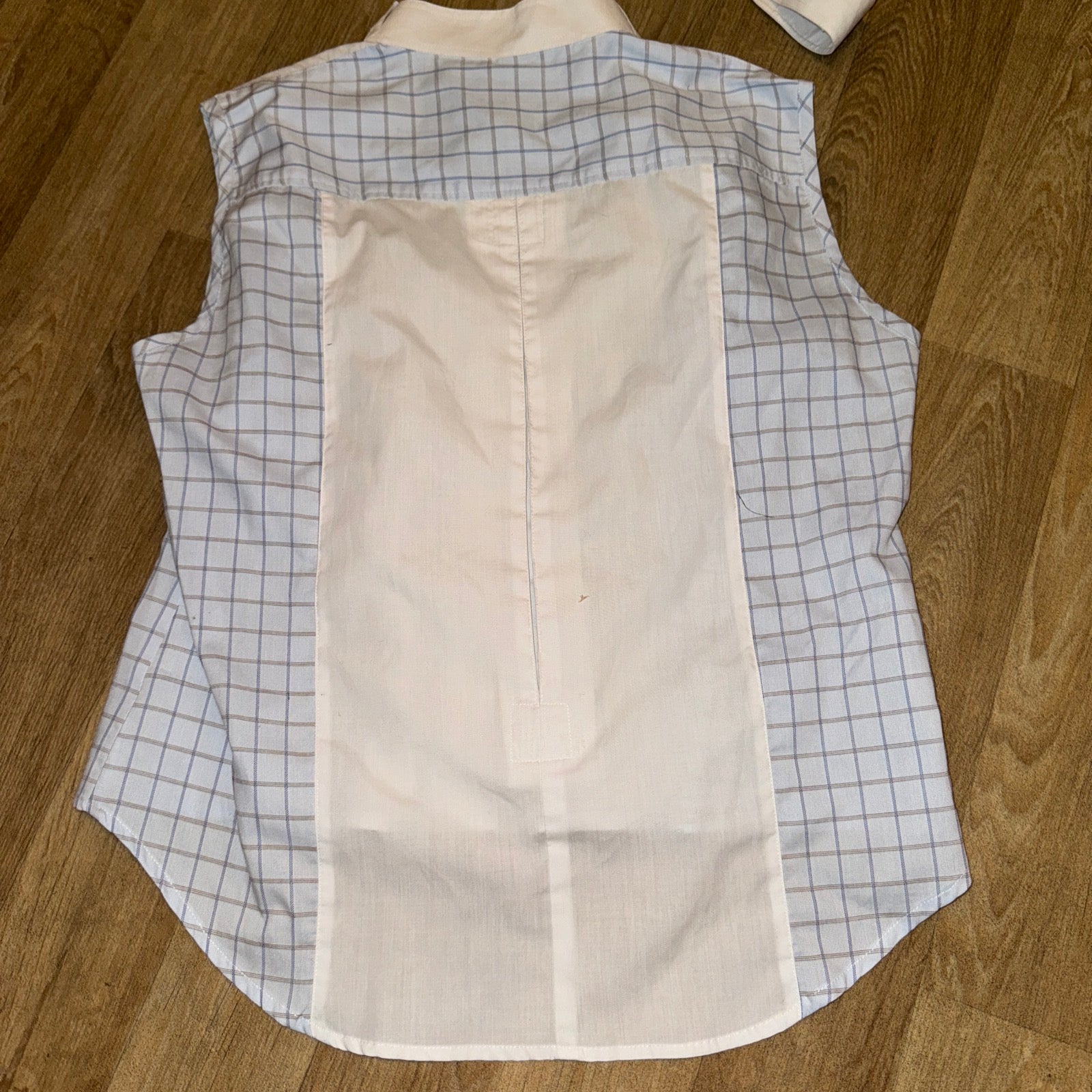 Dublin Stock Show Sleeveless Shirt - Size 18 42”