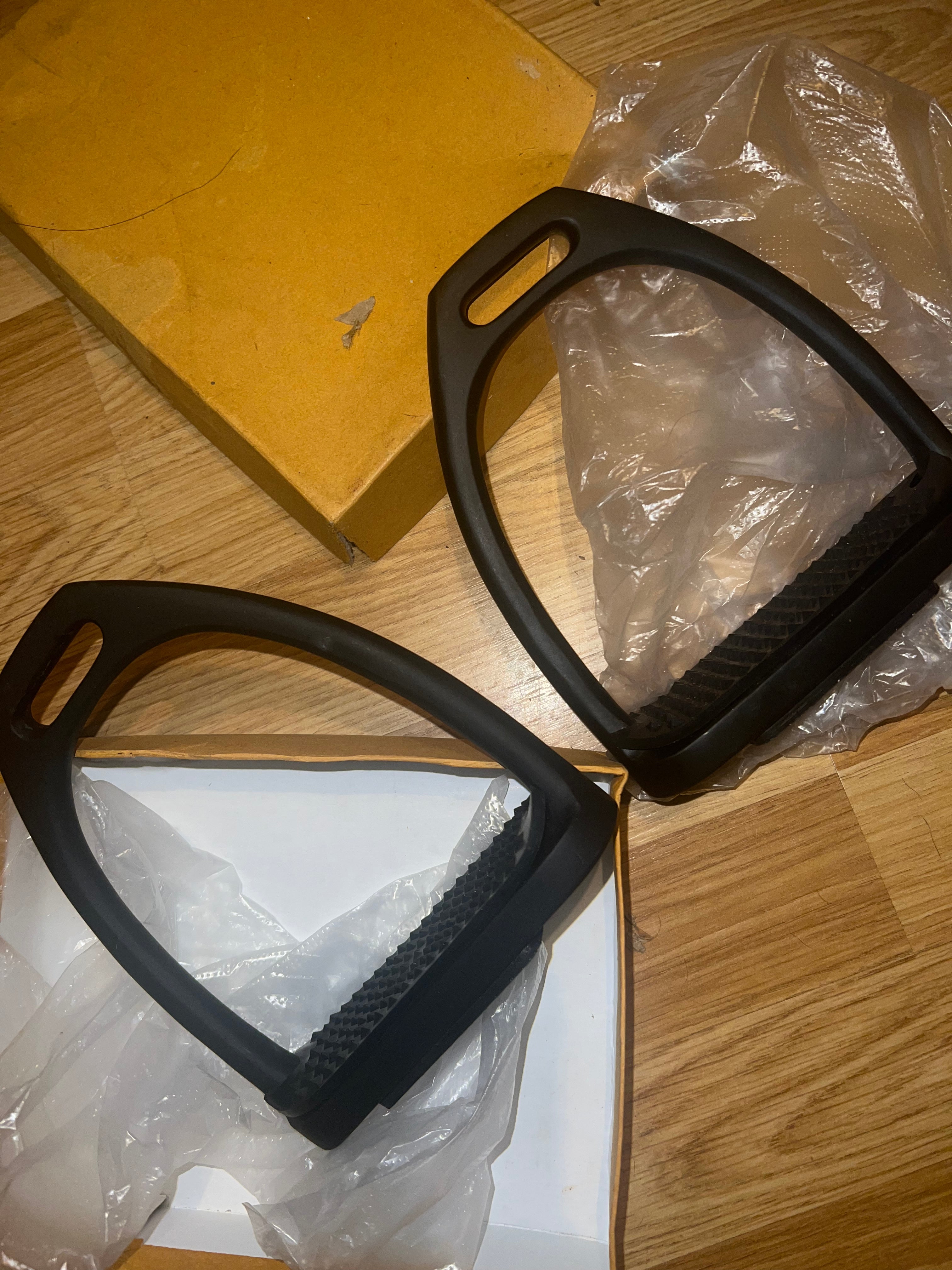 Matt Black 4.5” Stirrups