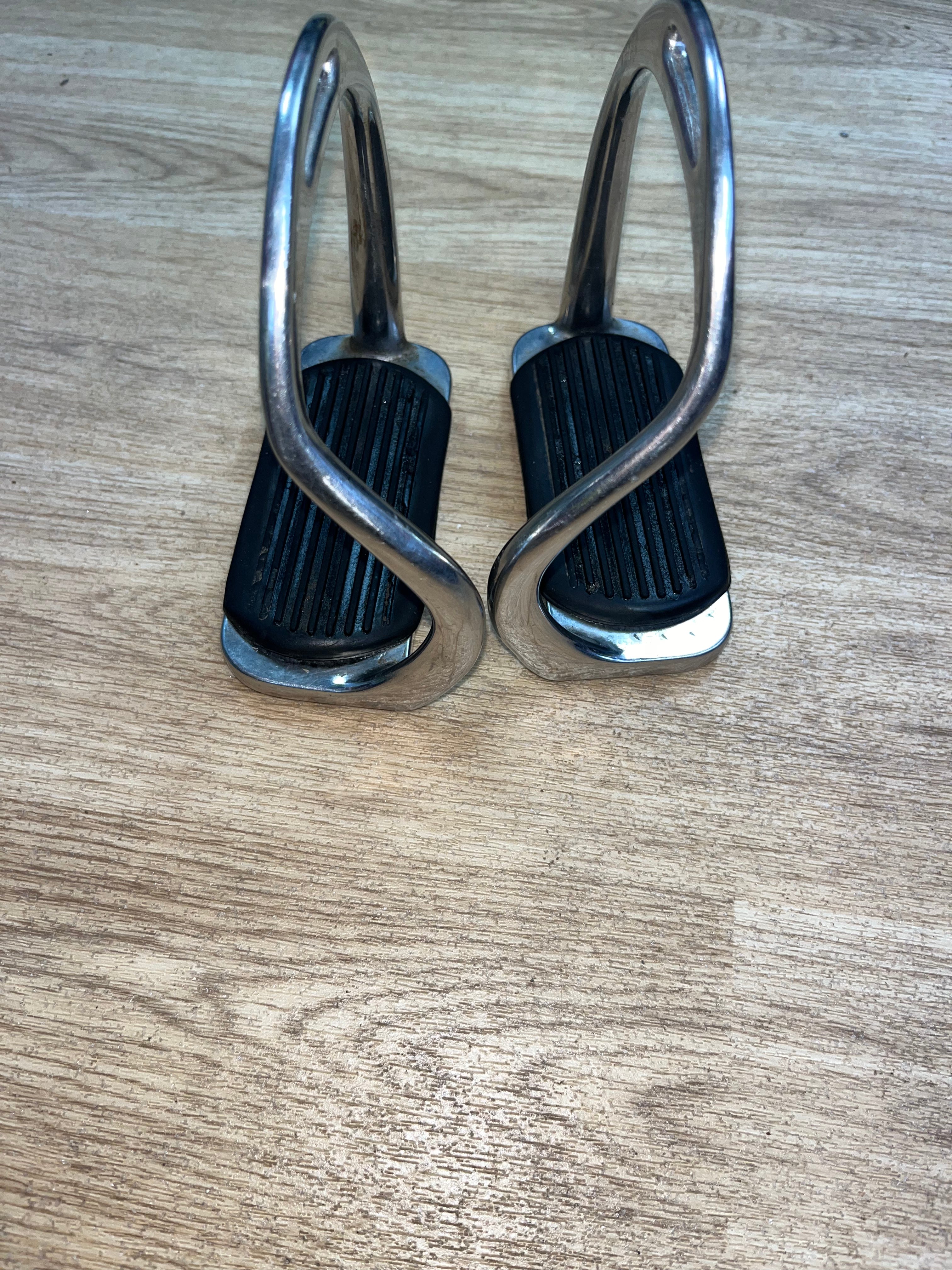 Bent Leg Stirrups Childs 4”