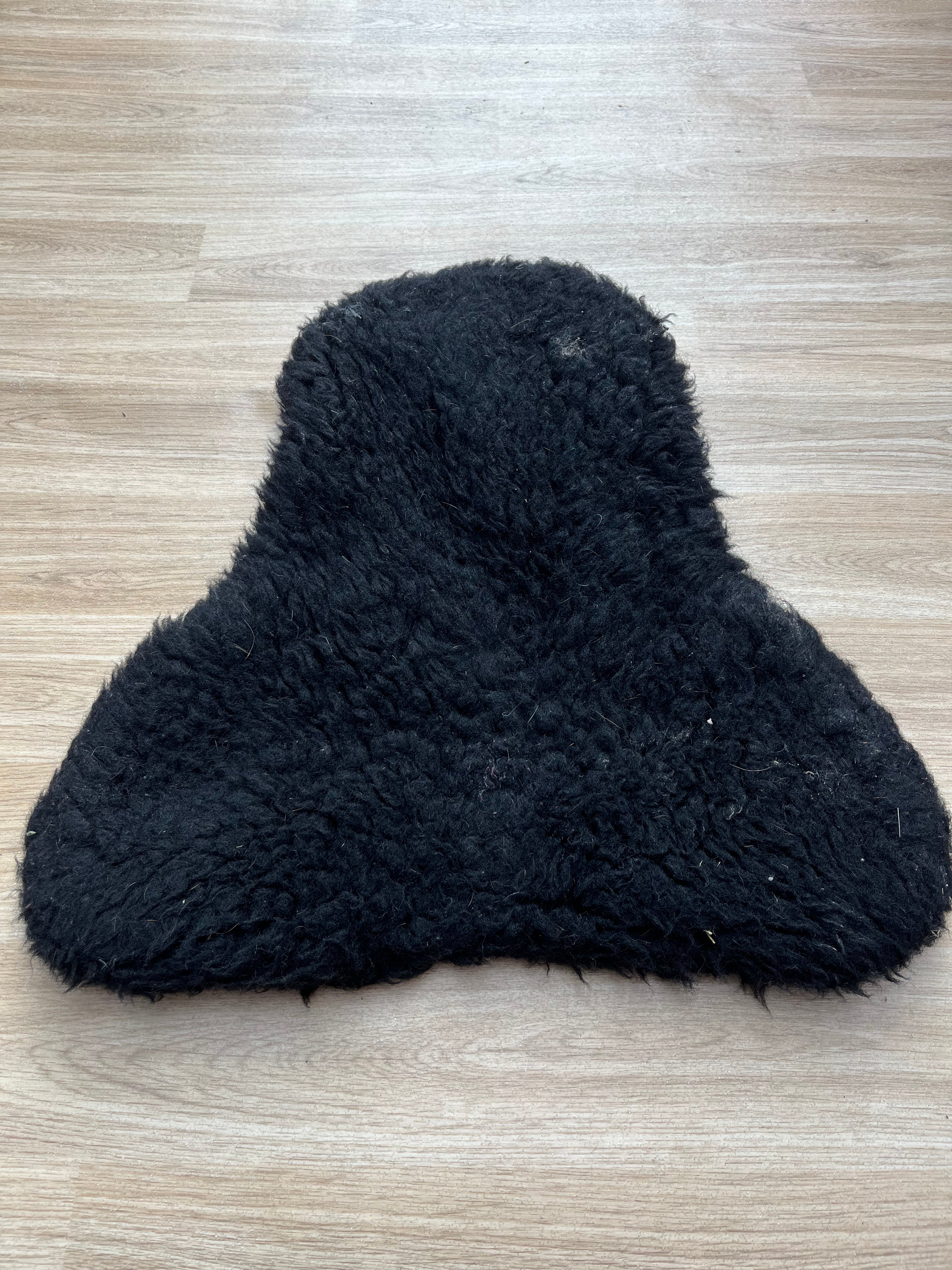 Nuumed Griffin Wool Seat Saver