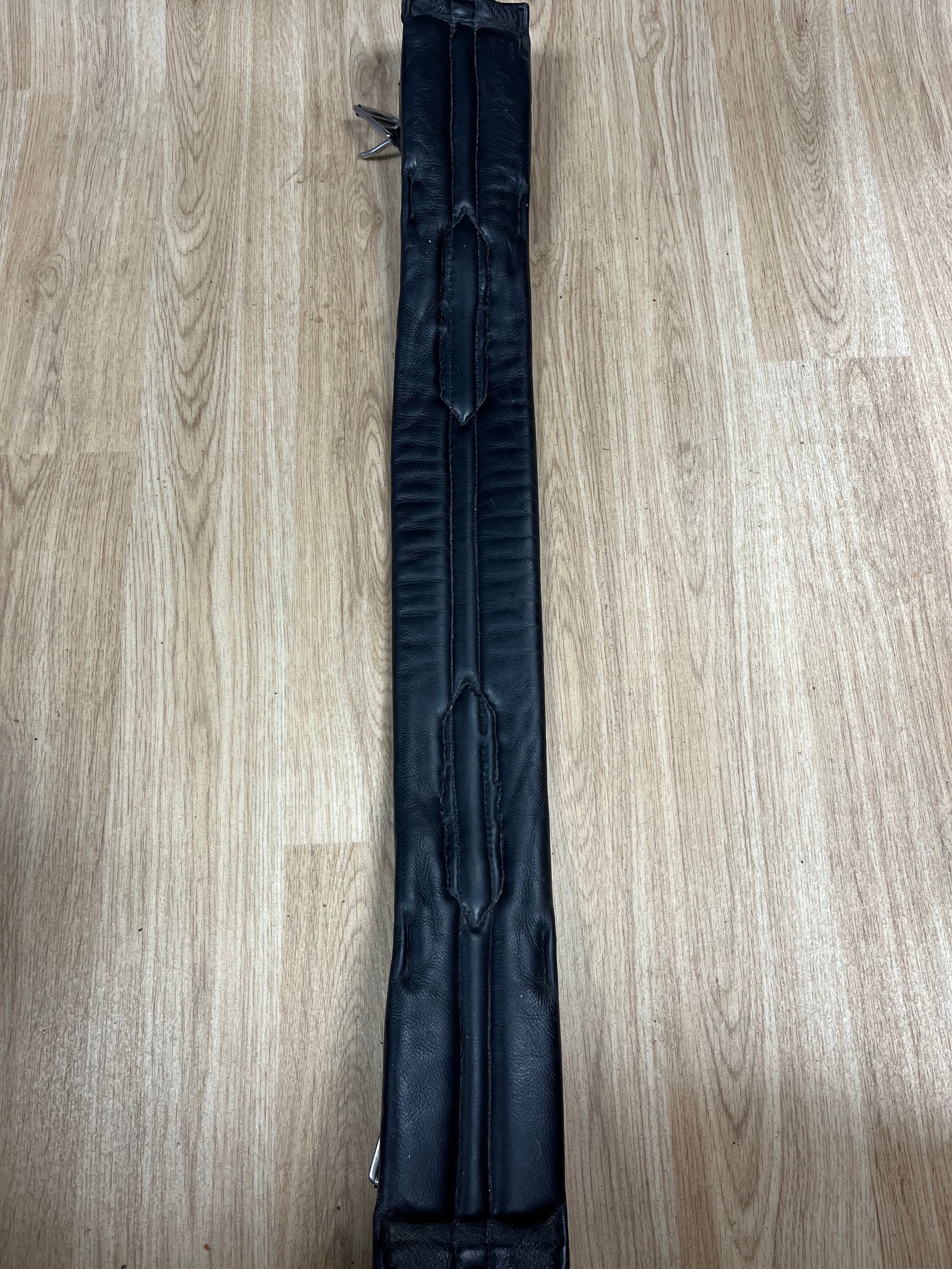 Black Leather Humaine Padded Girth 30”